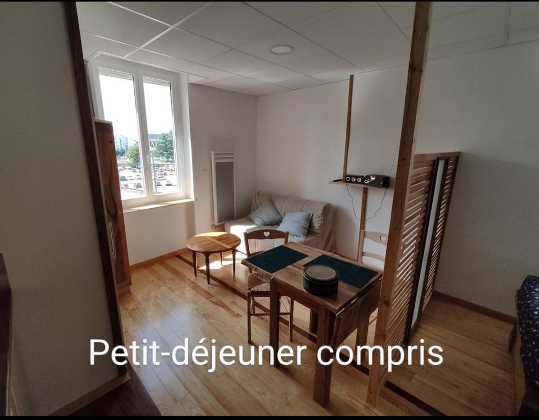 Studio Sympa Avec Petit Dejeuner Entre Canal Et Loire Roanne Luaran gambar